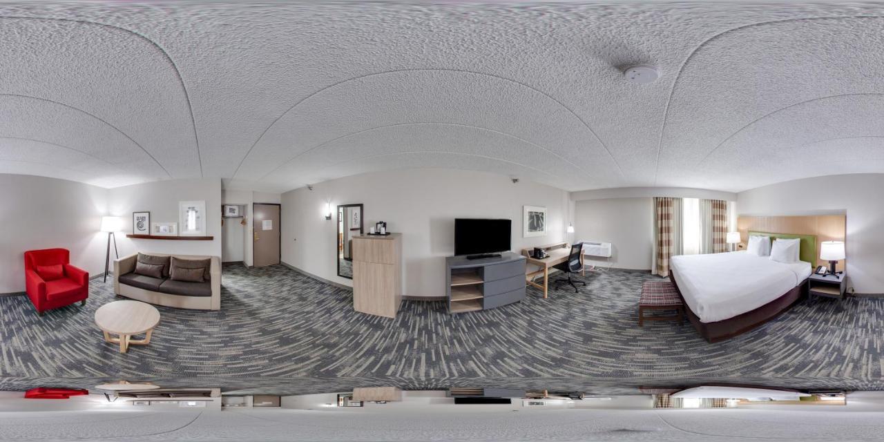 Отель Wingate By Wyndham Lincoln Airport East Экстерьер фото