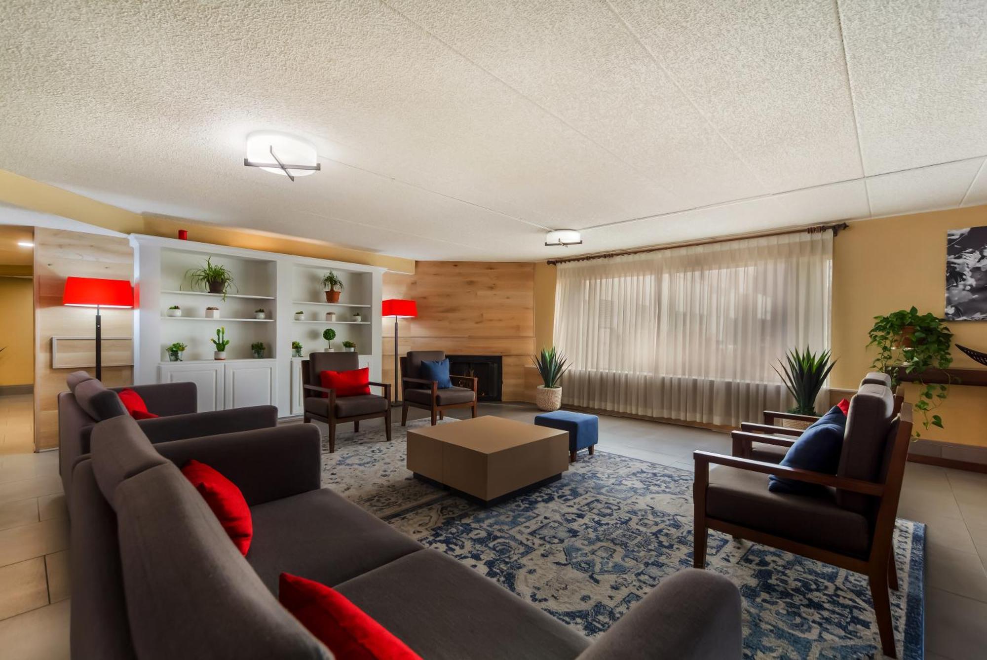 Отель Wingate By Wyndham Lincoln Airport East Экстерьер фото