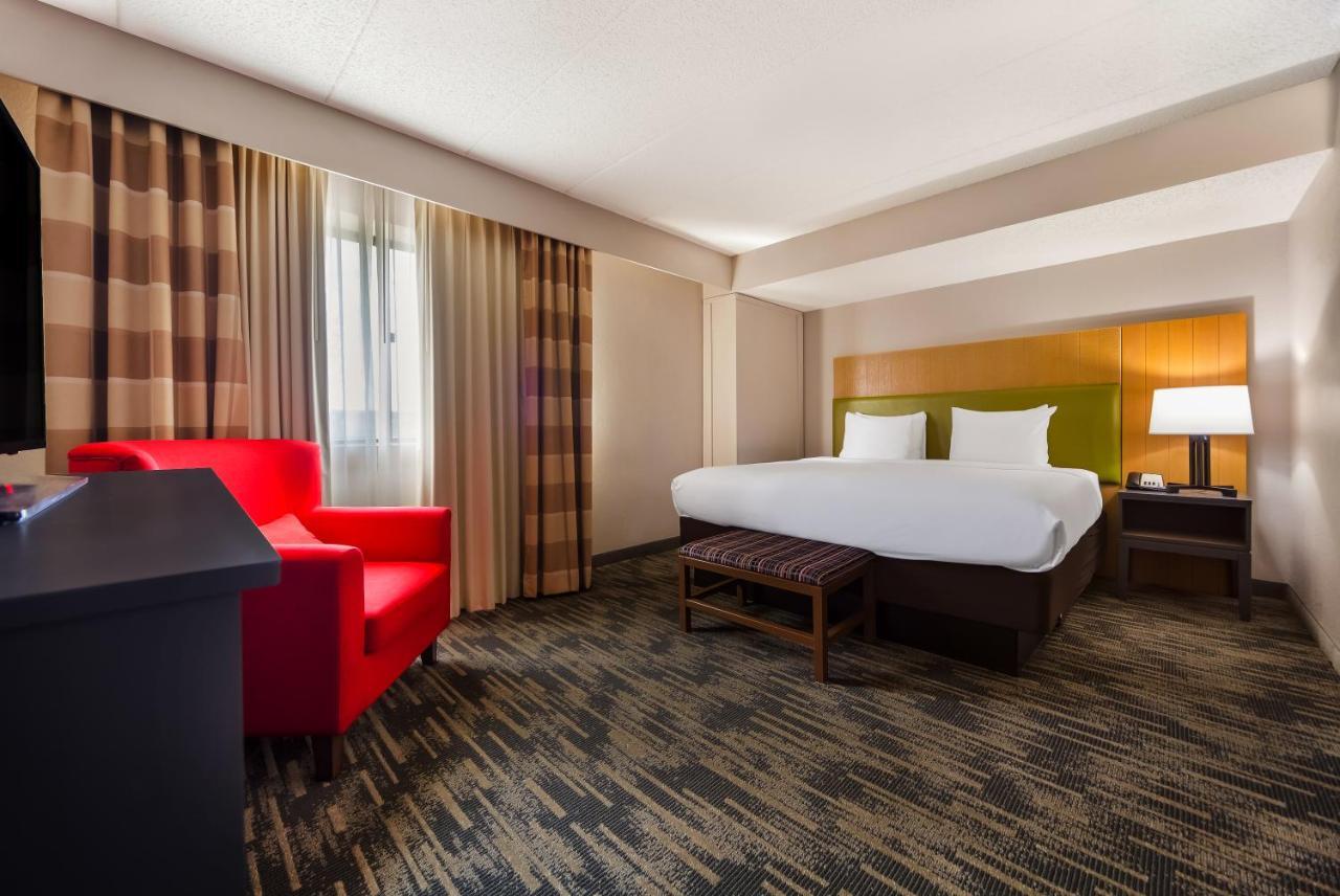Отель Wingate By Wyndham Lincoln Airport East Экстерьер фото