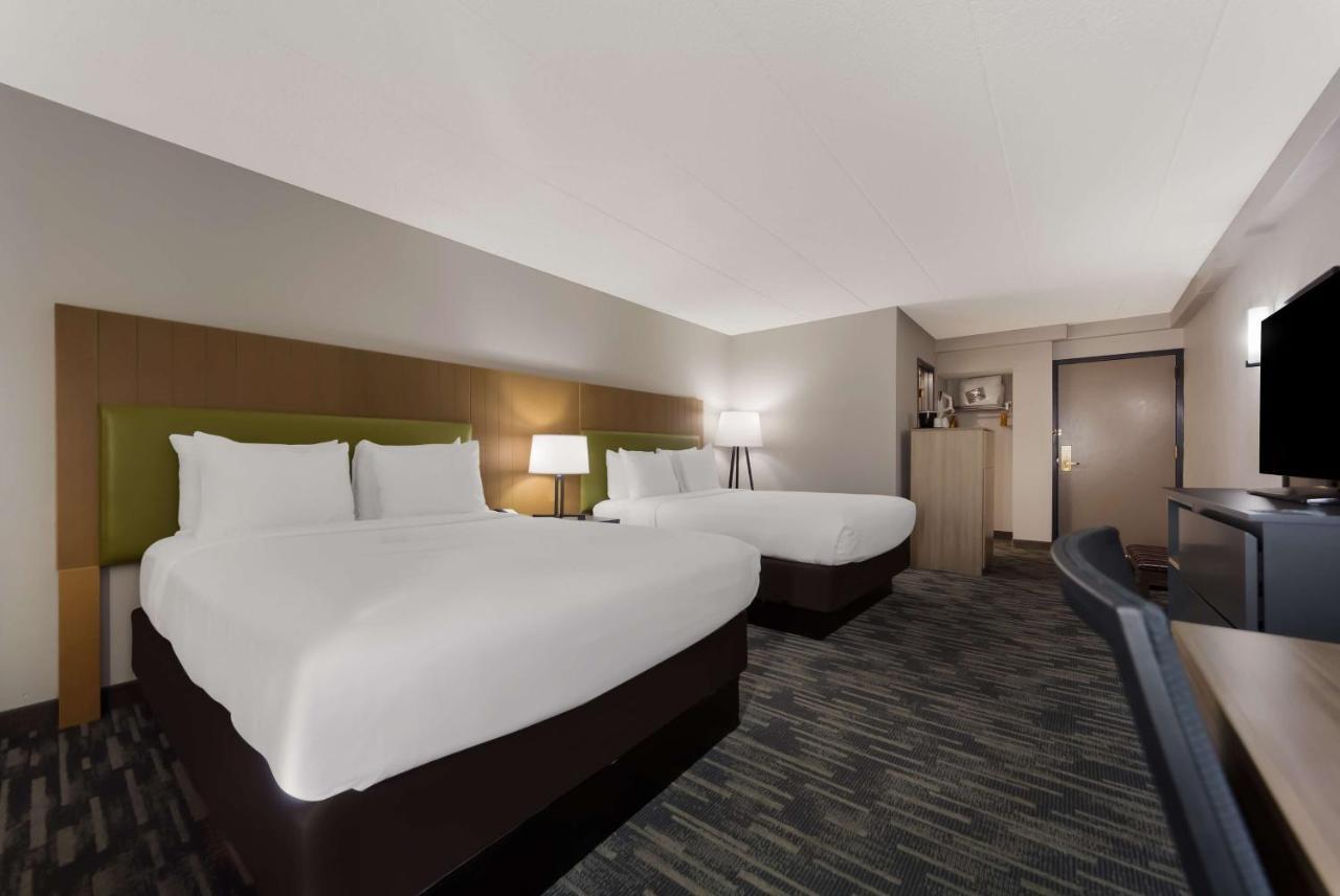 Отель Wingate By Wyndham Lincoln Airport East Экстерьер фото