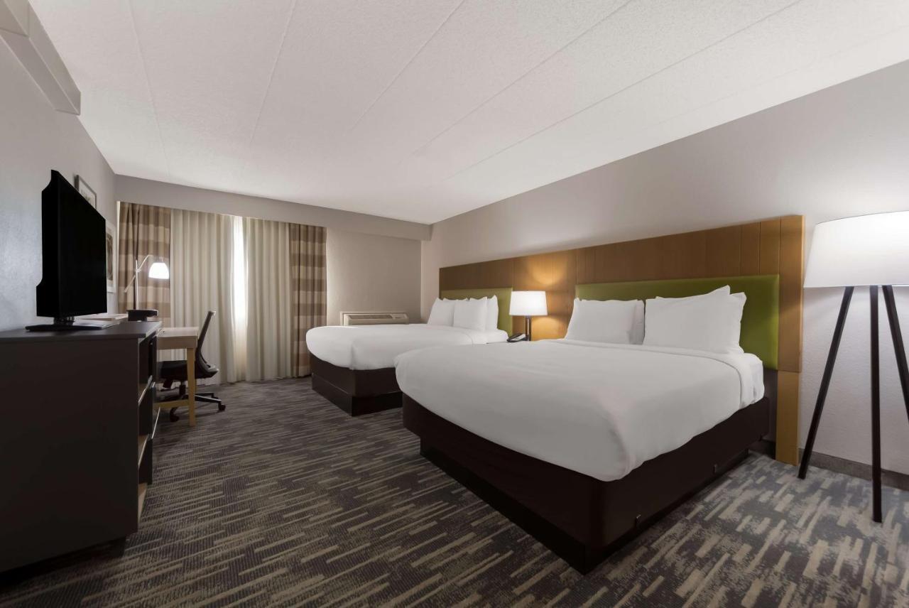 Отель Wingate By Wyndham Lincoln Airport East Экстерьер фото